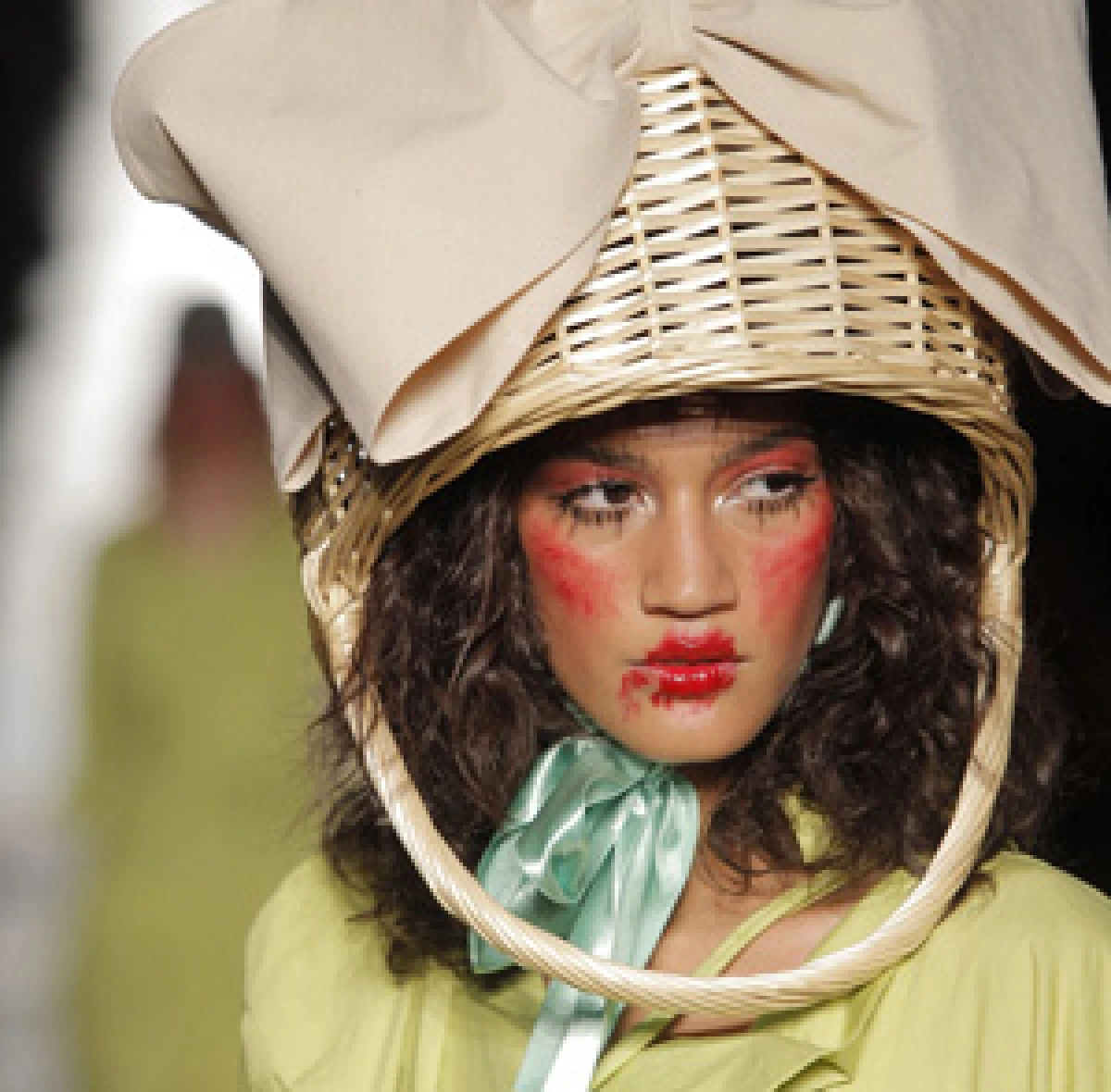 【巴黎時裝週】萬聖節的好靈感!Vivienne Westwood 2015 春夏向孩子們致敬!