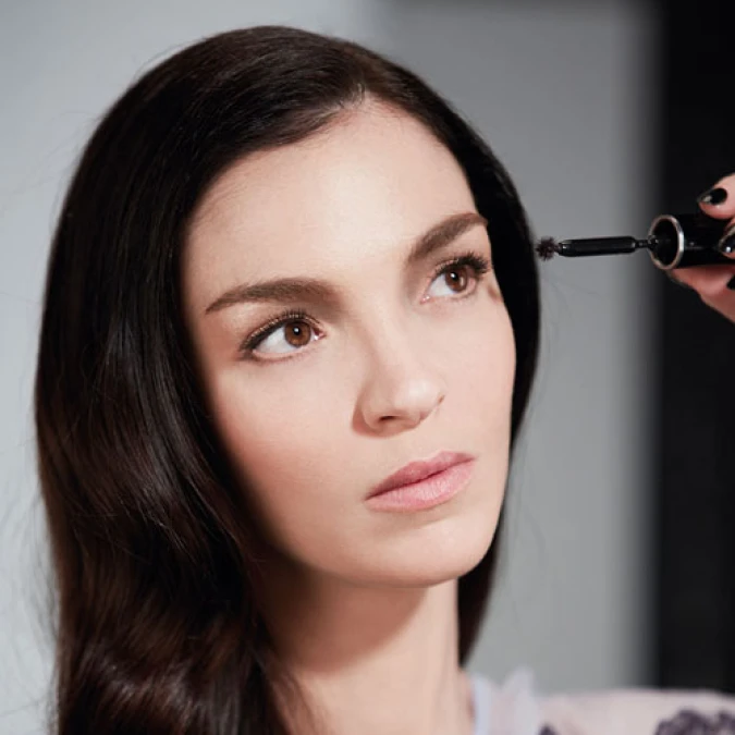 征服一般睫毛膏刷不到的死角 紀梵希「小河豚」達成超廣角耀眼美睫夢想