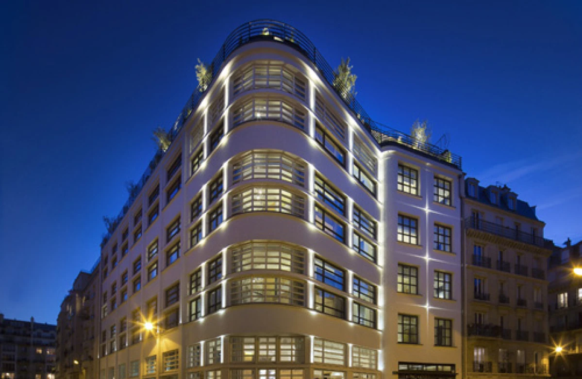 是誰睡在畫作裡? 時尚旅店「Le Cinq Codet Hotel」空降巴黎