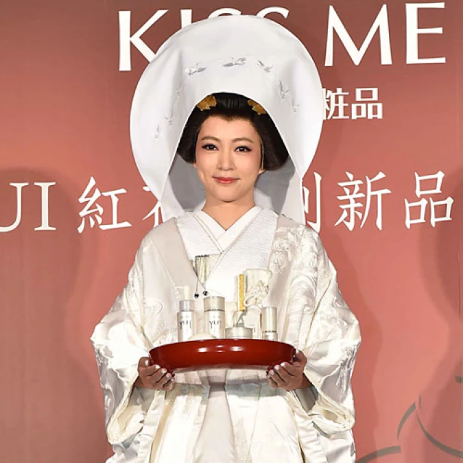 戲劇天后高宇蓁披日式嫁紗,親獻KISS ME YUI紅花系列分享日式美顏之道