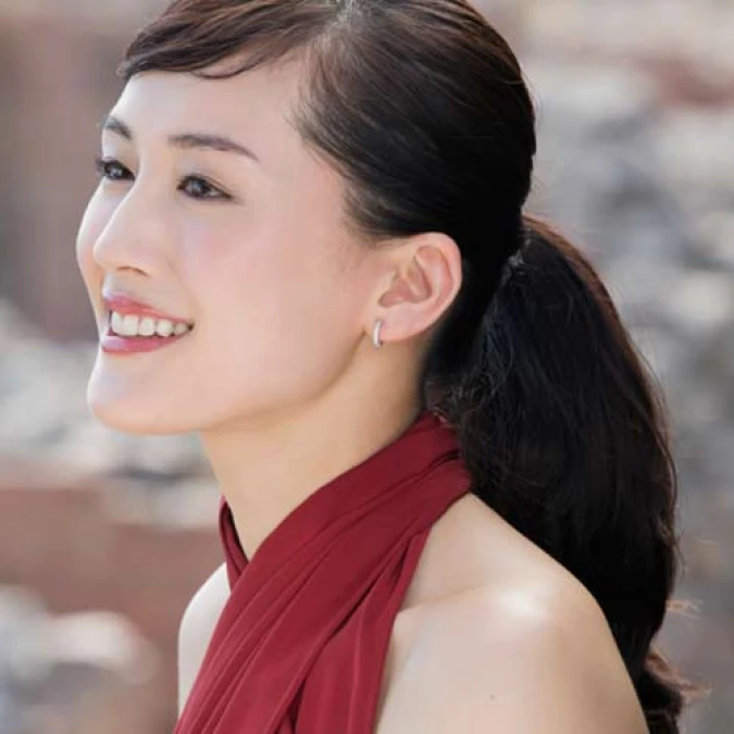 揭開!日本美肌女神綾瀨遙 西西里島艷陽下依舊水嫩動人的秘密