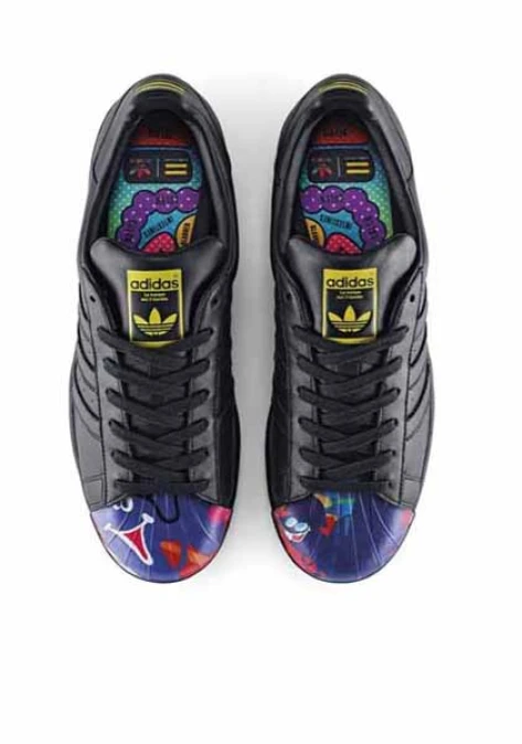 adidas Original大玩鞋頭創意!經典Superstar結合雷雕插畫 每雙都精彩!