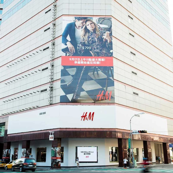 千呼萬喚!H&M 台中中友店開幕了