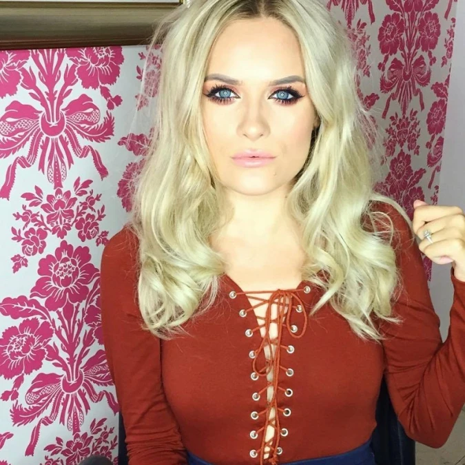 從癱瘓到拿起彩妝筆,英國美妝部落客的反轉人生