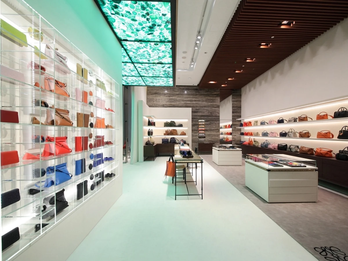LOEWE全新概念店CASA LOEWE座落信義微風，前衛設計源自Javier Carvajal建築師