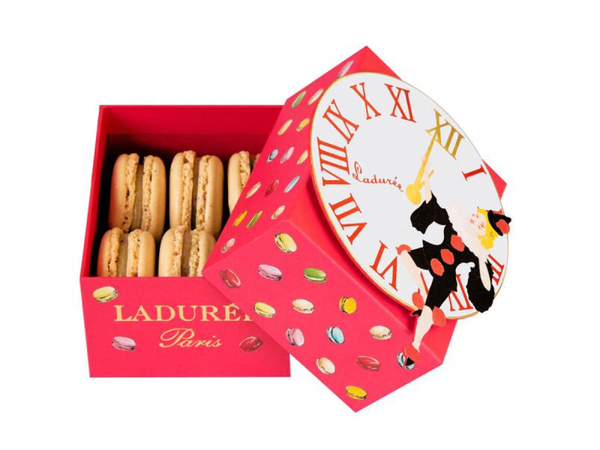 好想咬一口!Ladurée聖誕馬卡龍魔幻登場