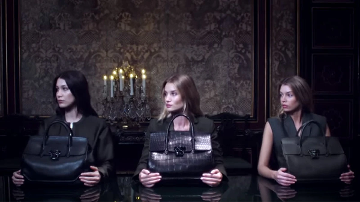 2016春夏Versace Palazzo Empire梅杜莎頭像釦頭讓眾女星著魔