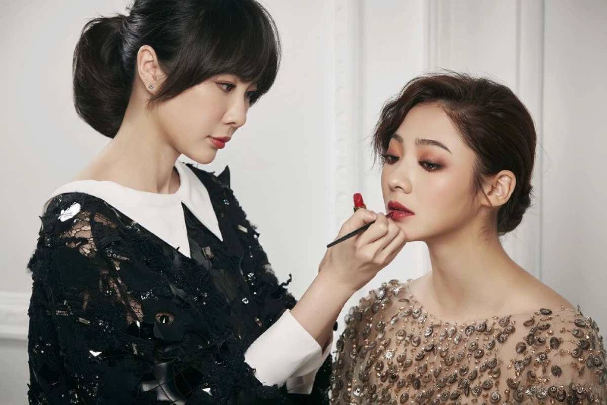 絲棋老師:「香奈兒2016紅色力量限量秋彩,讓女人綻放無可比擬的時尚氣場。」