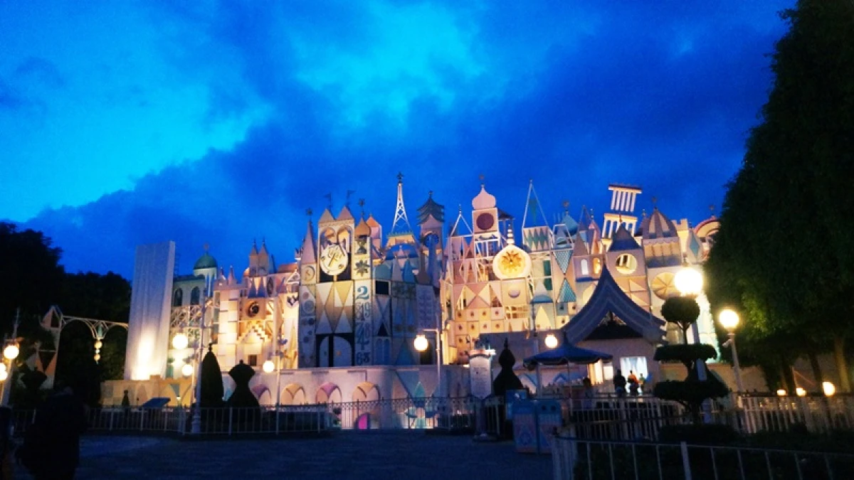 浪漫情人夜！迪士尼樂園夢幻景點滿足每個女孩的公主心
