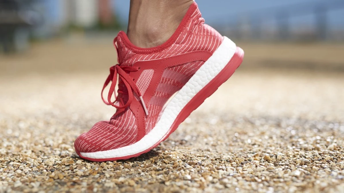 閃耀亮火紅x粉嫩湖水綠!adidas PureBOOST跑鞋新色到