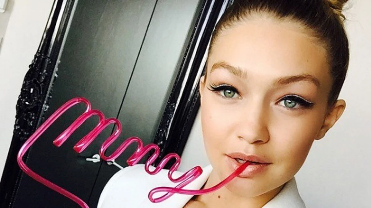 輕拍瑕疵神隱、再拍輕盈美肌!連大勢超模Gigi Hadid也愛不釋手的就是這款!水凝BB氣墊粉餅