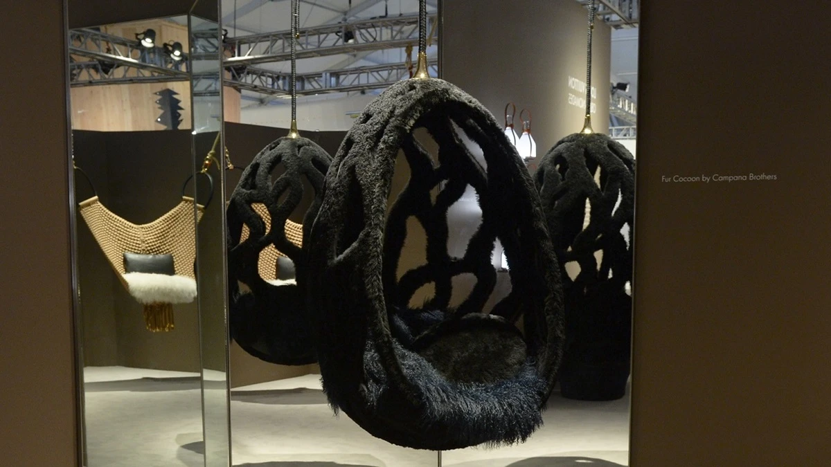 Louis Vuitton x 名設計師的創意家具!時髦與實用的羊絨吊椅、花瓣矮凳