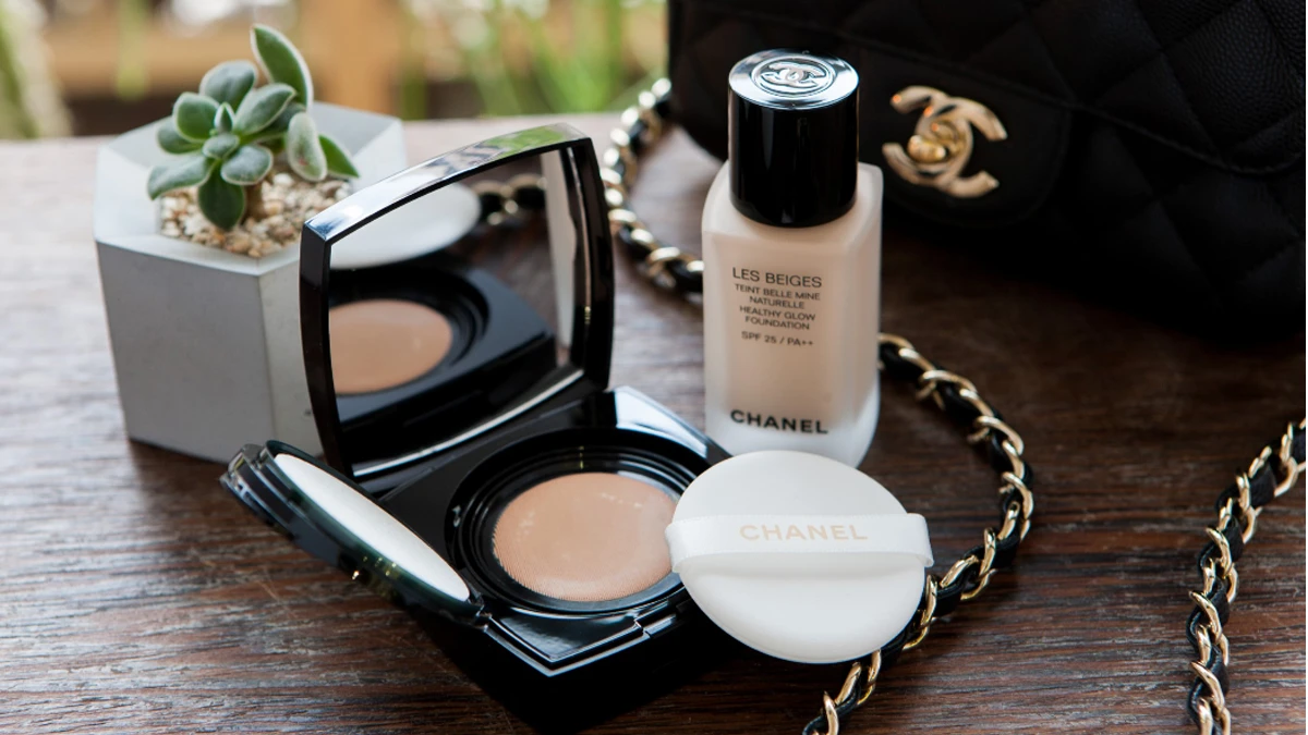 自然裸妝水慕絲粉底已經夠生火了,全新含56%水凝精華的「果凍粉餅」到底多厲害?