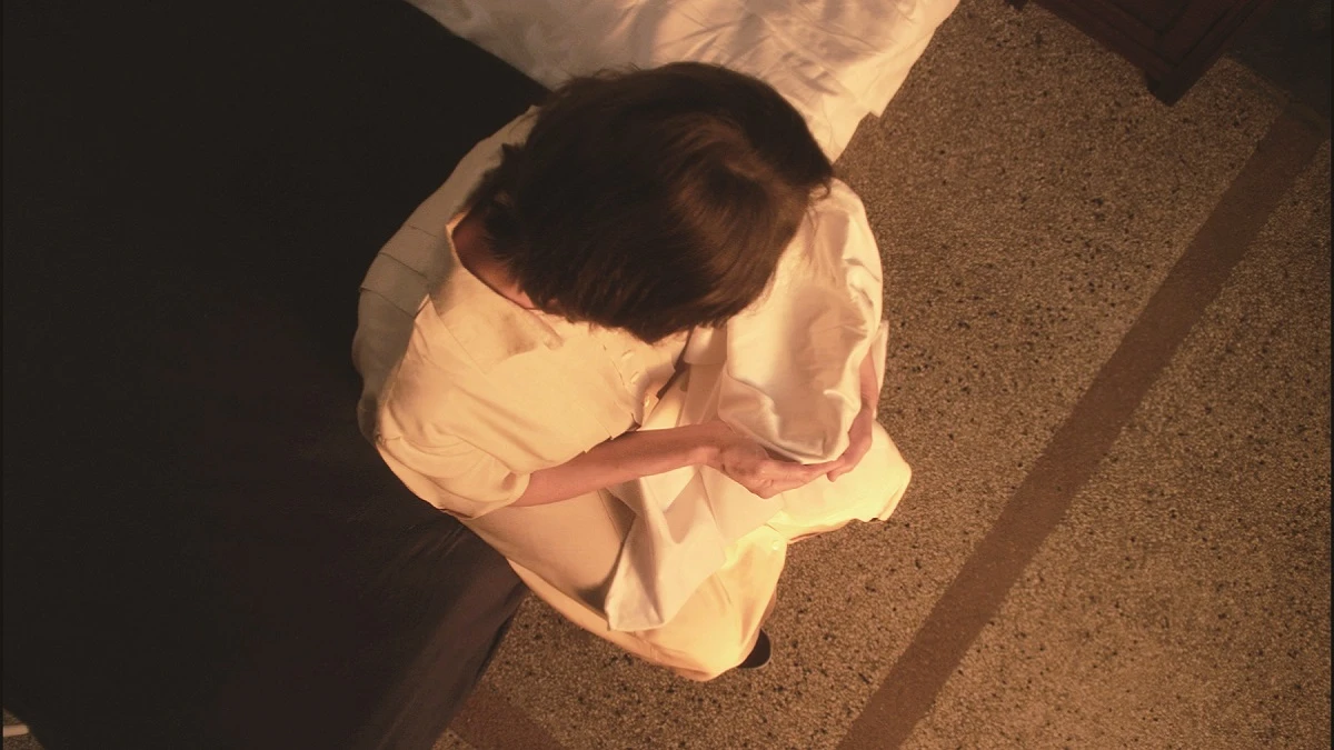 揪心的隱形人之戀!《觸不到的愛戀》以奇幻瑰麗風格講述愛的寂寞