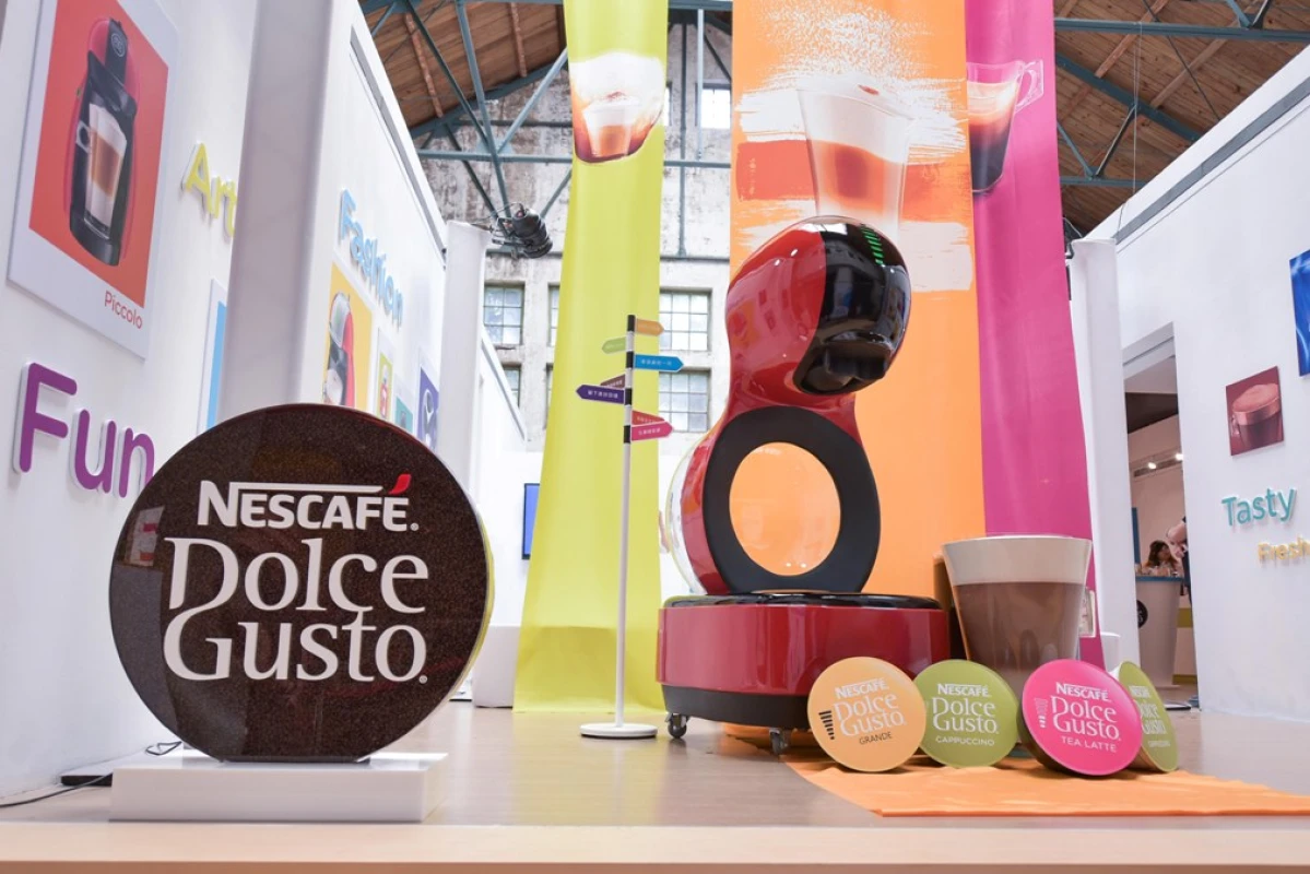 快來和巨型 Lumio 咖啡機合照! Dolce Gusto NESCAFÉ X GABEE.華山快閃特調五款