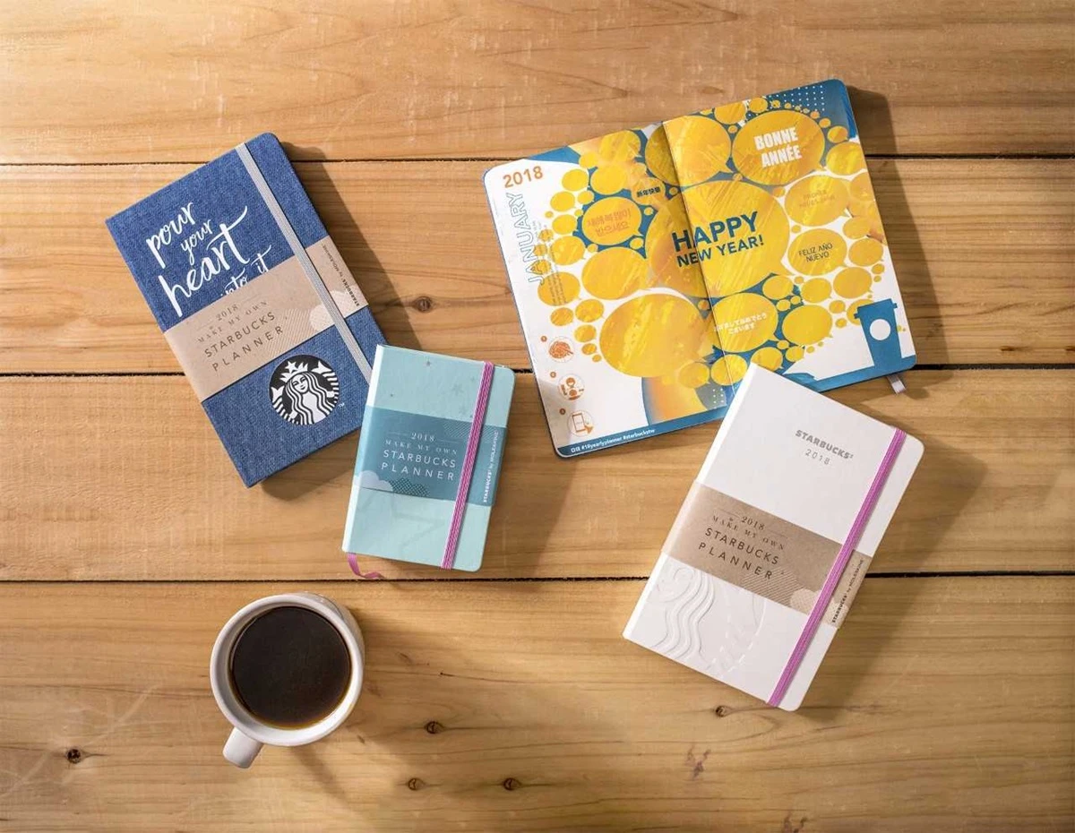 手帳迷們一定要收藏!星巴克與筆記本界傳奇品牌Moleskine推3款2018聯名設計行事曆