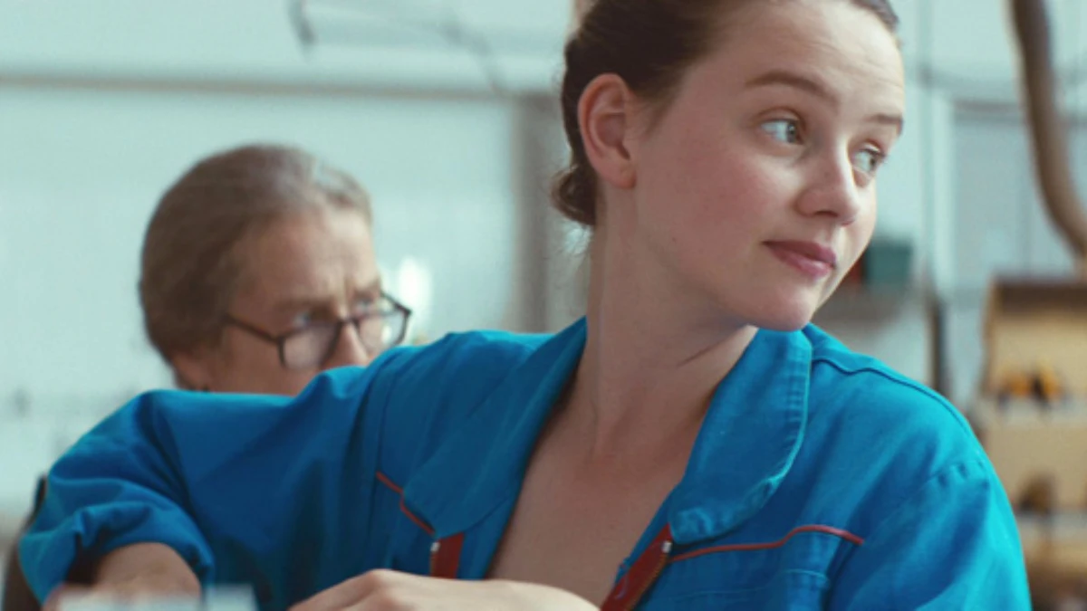 看完預告都想一起歌唱！法國愛情音樂劇《紅鞋茱莉》，再度燃起心中的夢想與青春