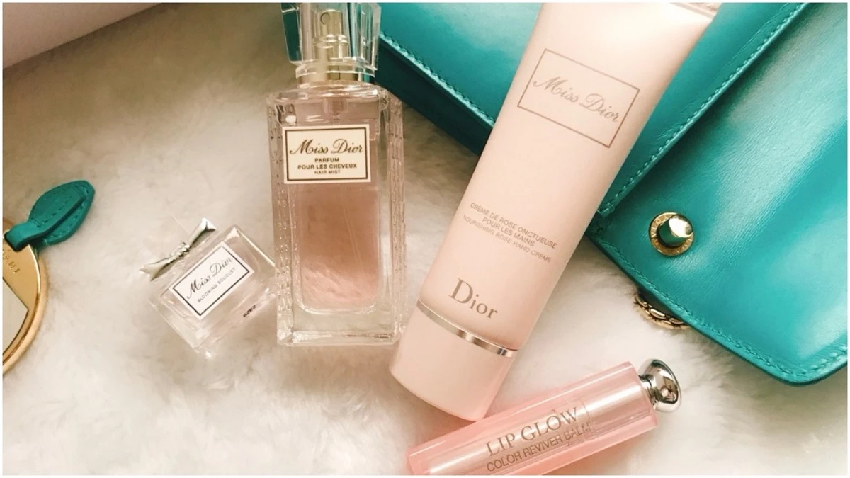 情人節就送這一盒!Miss Dior禮盒用【玫瑰護手霜、髮香噴霧與粉漾潤唇膏】滿滿的紅粉攻陷少女心~