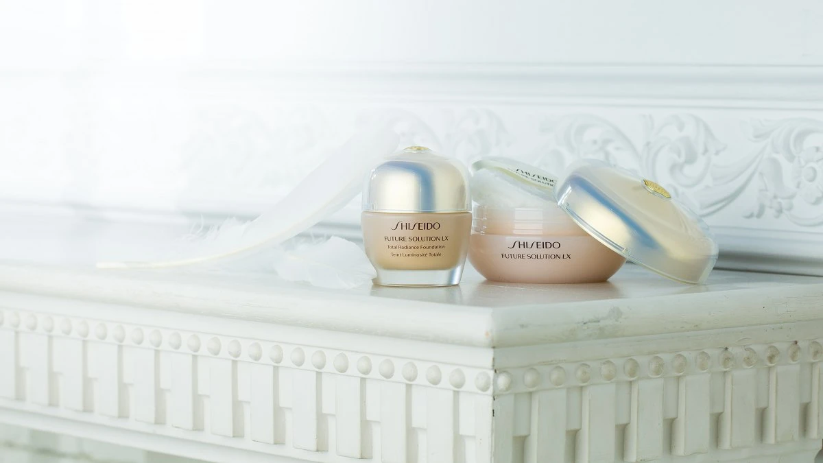 還在羨慕日本女星的細緻妝感？這麼多底妝可以選，為何女星跟編輯們卻只看這系列…