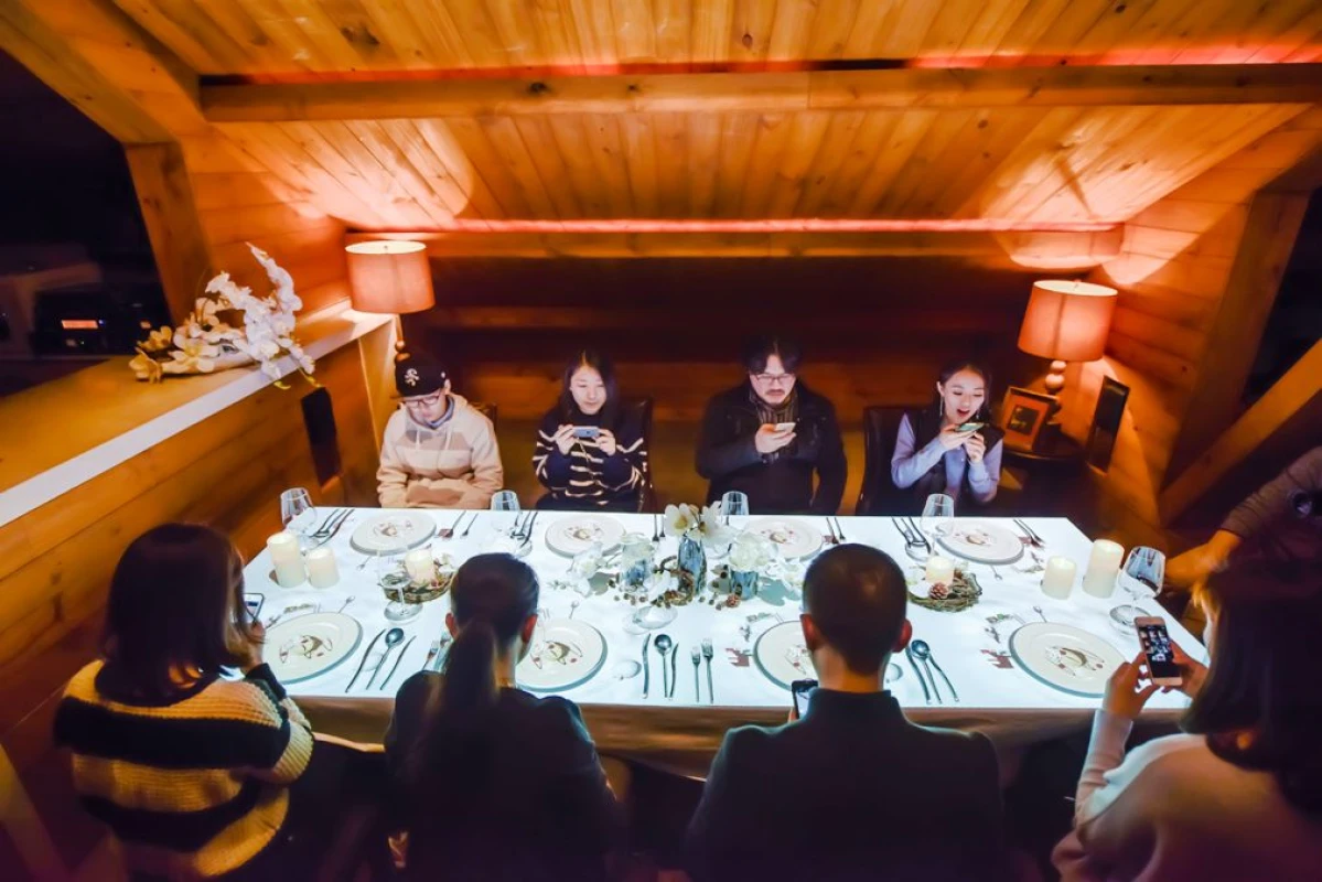 台灣首見前衛新食潮 台北晶華聯手「小廚師奇遇記」 體驗餐盤3D特效奇幻秀