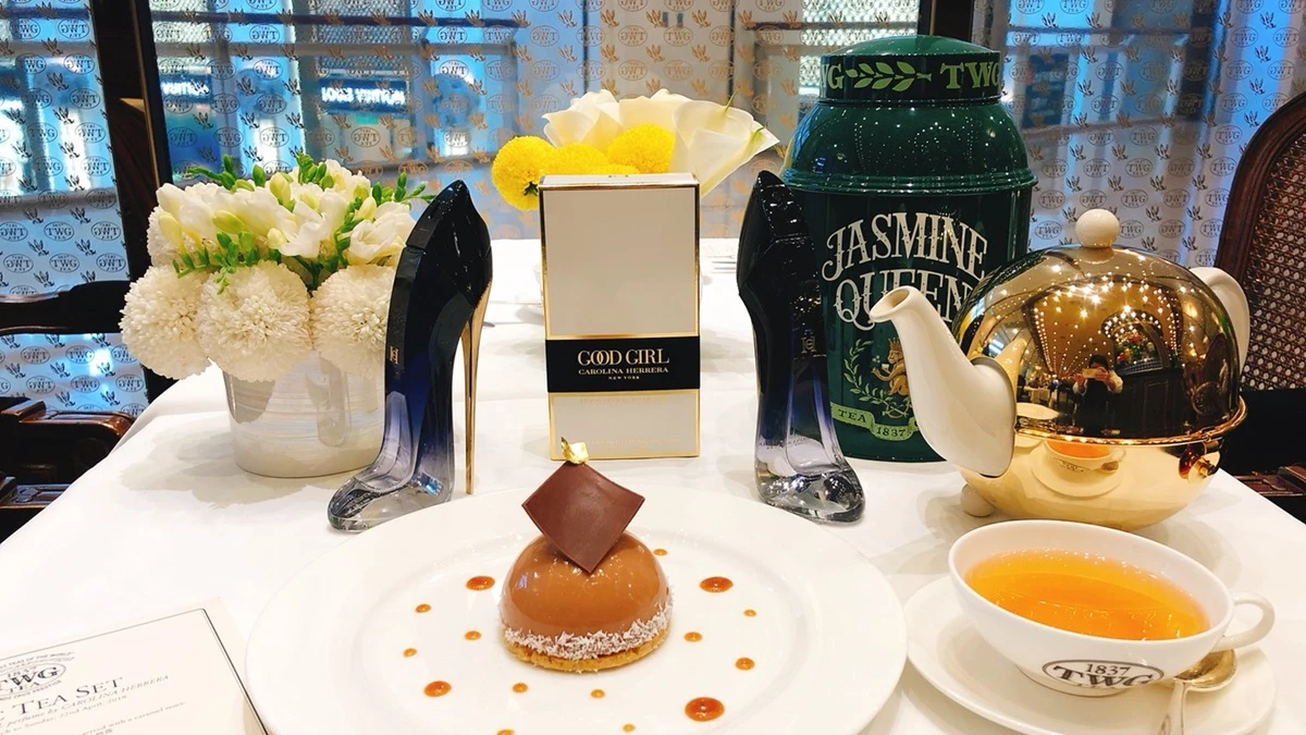 這蛋糕的口感也太綿滑!TWG Tea首度攜手CAROLINA HERRERA推出聯名茗茶套餐,還可以獲得秘密女性淡香精針管小香
