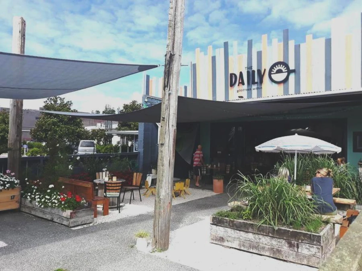 彩鉛筆風格、老古董沙發、公平貿易咖啡 紐西蘭必訪The Daily咖啡館