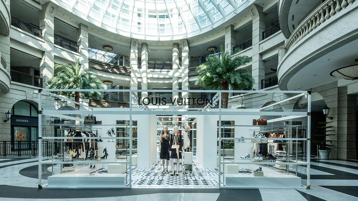 夢幻玻璃屋降臨Bellavita中庭！Louis Vuitton全台第一家女裝快閃店正式登場