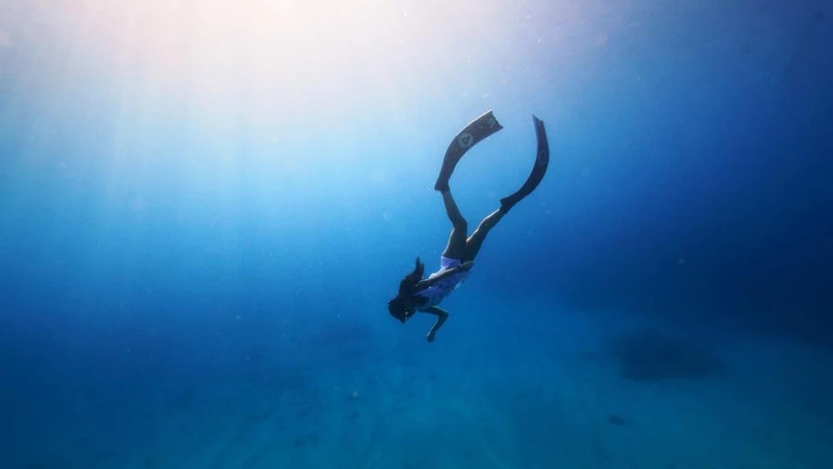 22 歲成為小琉球島主！熱愛大海又超辣的自由潛水教練——阿酸