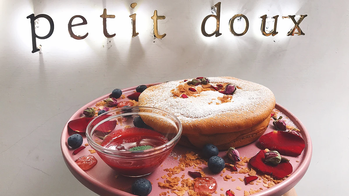 夏日限定療癒系甜點!petit doux微兜攜手浪花打造「玫瑰瓦帕鬆餅」,夢幻造型準備洗版IG啦