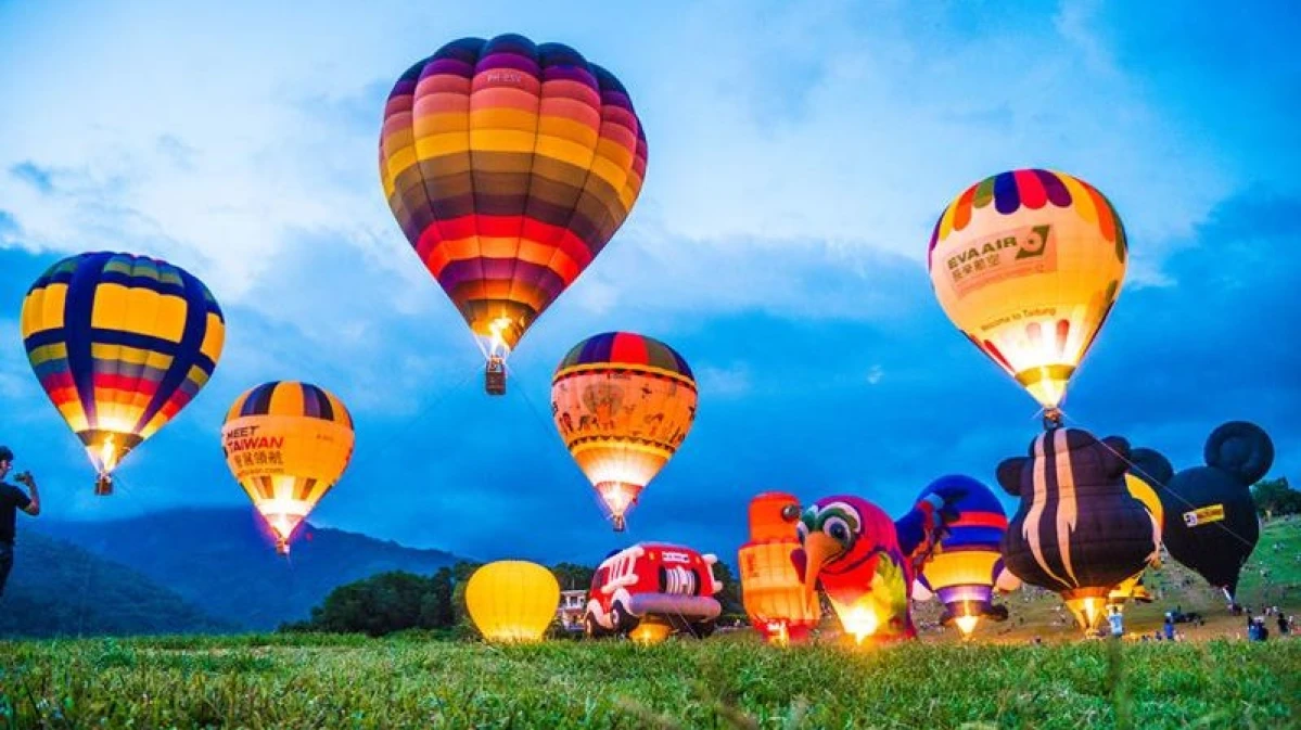 【玩咖懶人包】跟繽紛熱氣球一起夢幻升空吧！盤點2019台灣3大熱氣球嘉年華，俯瞰花東縱谷、黃金稻浪，配上光雕秀、音樂會好浪漫