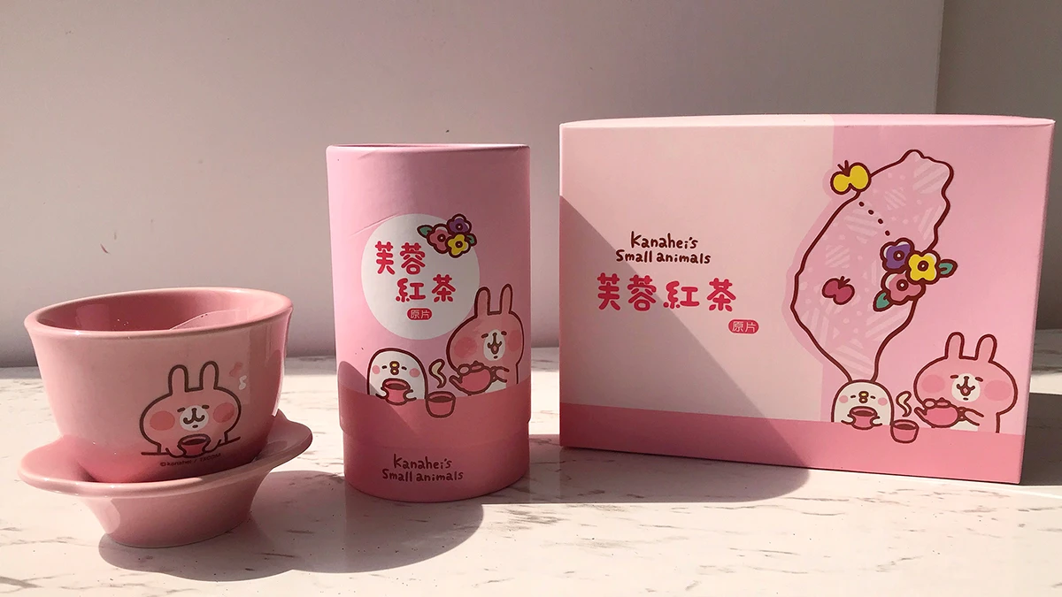萌勢力又來推坑啦!7-ELEVEN推出「卡娜赫拉芙蓉紅茶」超粉嫩的茶杯及茶包泡出少女心