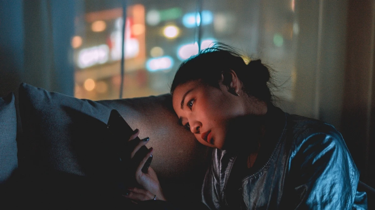 把熬夜和想他都戒了吧!幾天過後,你會發現世界,並不是非他不可。