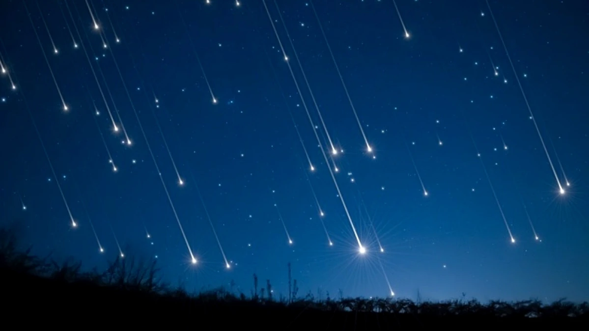 夏日限定「英仙座流星雨」今晚現身！每小時百顆閃耀天際，最佳觀測時間、直播網址全整理好了