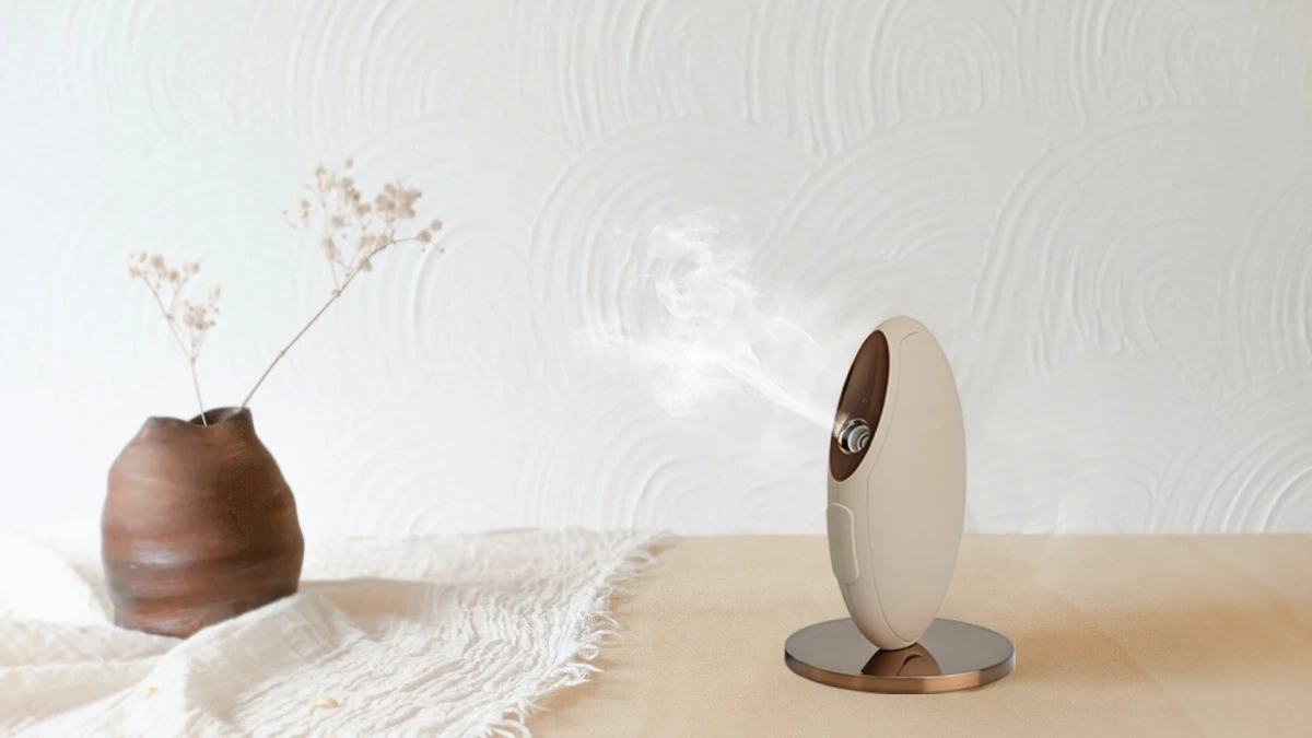 紐約時尚家居品牌BLOOMY LOTUS超實用的Pebble 隨身美肌香氛儀，是水氧機、也是美膚噴霧機，每秒15 萬次震盪噴出極細水霧
