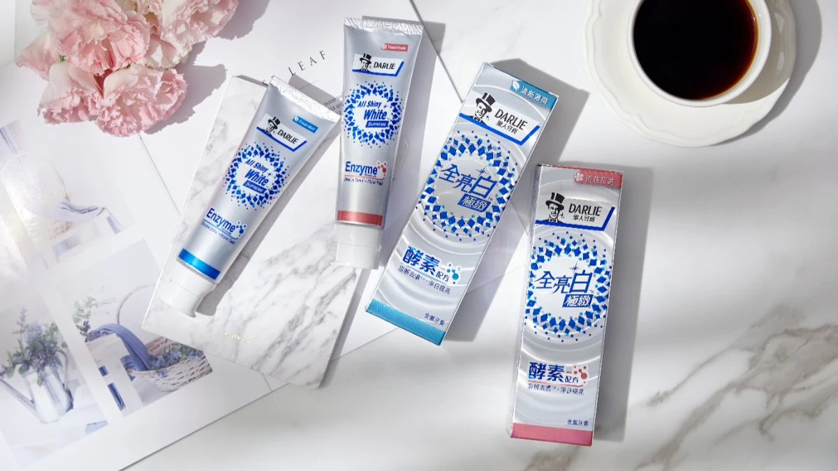 風靡精緻女孩話題圈,獨創美妝模式 - 隔離+打亮的時尚原生白美齒秘訣,擁抱顏值升級必備的寶物牙膏!