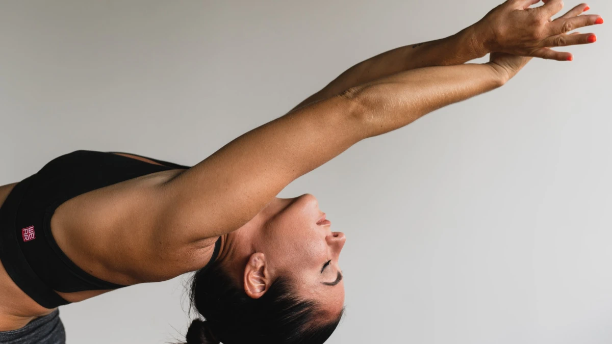 7個動作練起來,可調整圓肩駝背、從此告別女「壯」士!