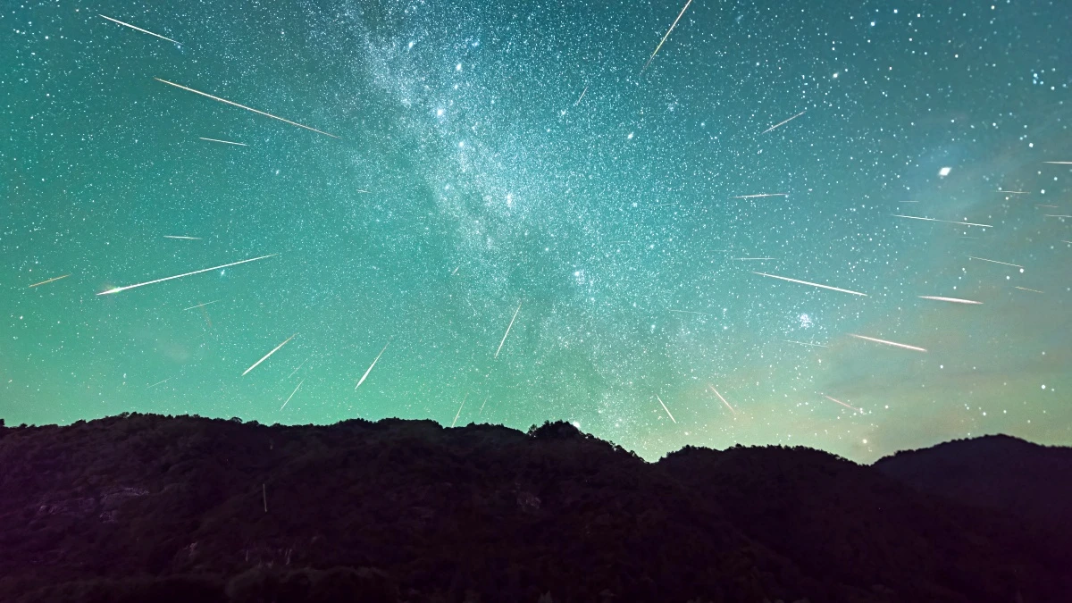 2025寶瓶座流星雨本周登場!每小時50顆浪漫閃耀,最佳觀賞時間地點公開