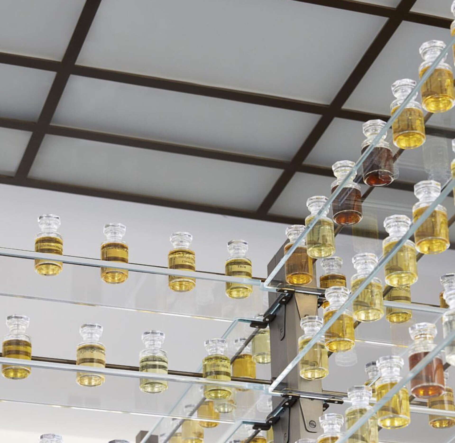 沒想到 Louis Vuitton 專屬調香師竟是他你一定也有他調配的香水 Marie Claire 美麗佳人