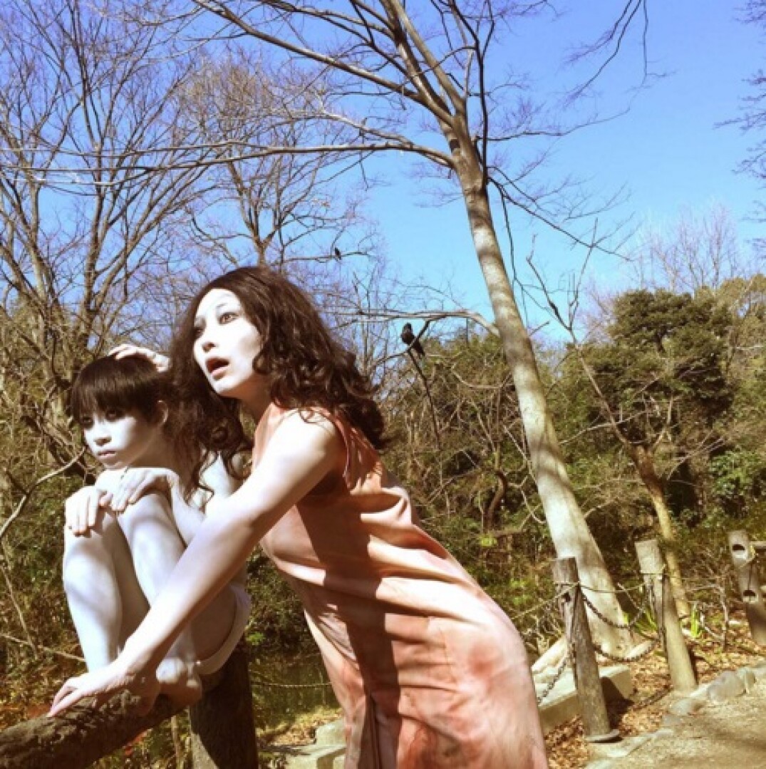 會不會太溫腥 一起散步 一起賞花 咒怨 母子檔伽椰子和俊雄的暖心日常 Marie Claire 美麗佳人