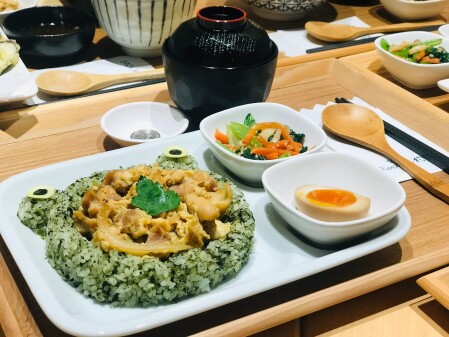 日本味十足手工飯糰 Rice Cafe杓文字 插旗京站推日式丼飯 定食 超萌的青蛙餐 Marie Claire 美麗佳人