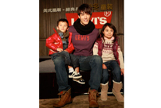 錦榮在Levi's Kids秋冬童裝秀扮孩子王