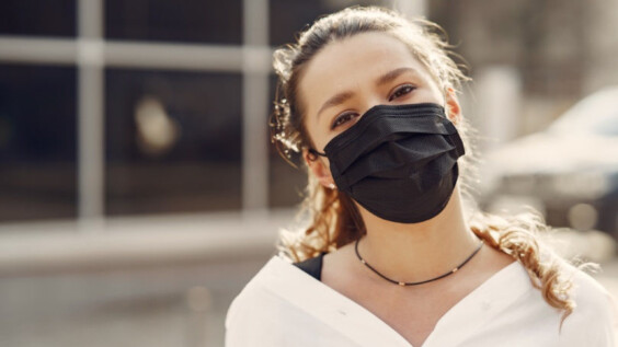 你戴什麼顏色的口罩?研究顯示黑色給人最有安全感