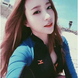 EXID哈妮超貼心 伸手救援粉絲刻不容緩