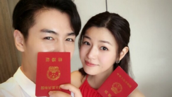 生下健康男寶寶!陳妍希正式當媽,po全家幸福手指照