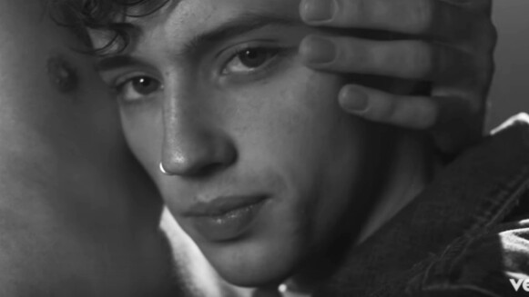 送給同志朋友的禮物!特洛伊Troye Sivan最動人〈Heaven〉MV