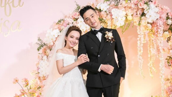 浪漫上演下跪求婚、甜蜜擁吻!愛紗告白周洺甫:「我非常幸運可以遇到好老公!」