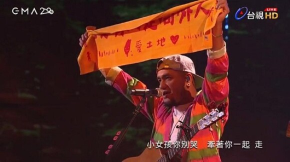 「沒有人是局外人!」張震嶽+熱狗、GLAY+怪獸!2017金曲獎表演大咖聯手舞台嗨翻全場!