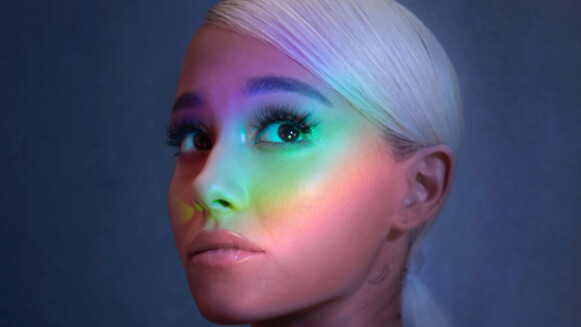 亞莉安娜強勢回歸,最新單曲〈No Tears Left to Cry〉,振作起來,別讓眼淚流下來~