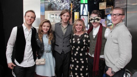 有超帥哥哥們真好!家中小公主超殺女Chloe Moretz、小哈潑也太幸福