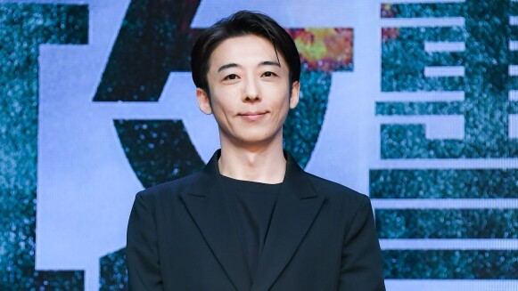 高橋一生秘密來台!首度參演台劇《零日攻擊》三語切換0偽裝散步台北街頭